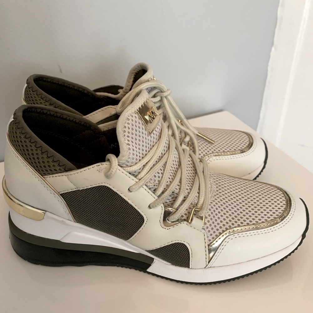 MK women’s Liv trainer sneakers size 6.5